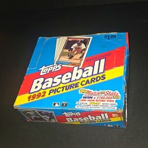 1992 BASEBALL PICTURE CARDS TOPPS RETAIL 24 PACKS DISPLAY BOX 34 CARDS SEALED